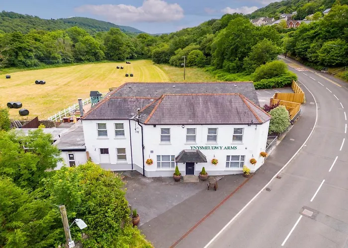 Entire Venue Hire With 8 Bedroom Accommodation - Your Own Pub Experience