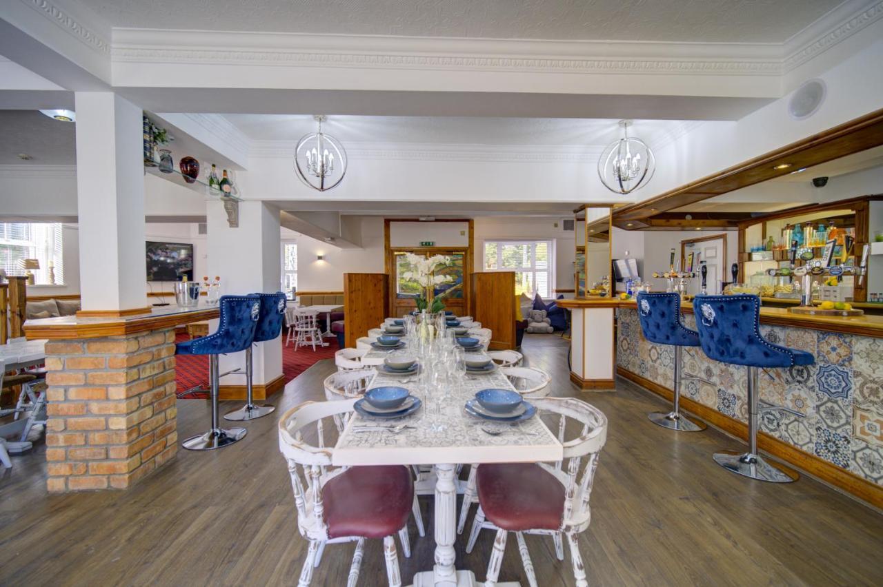 Holiday home Entire Venue Hire With 8 Bedroom - Your Own Pub Experience *