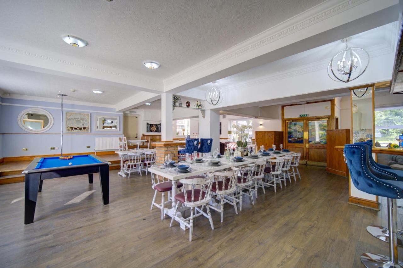 Entire Venue Hire With 8 Bedroom - Your Own Pub Experience *