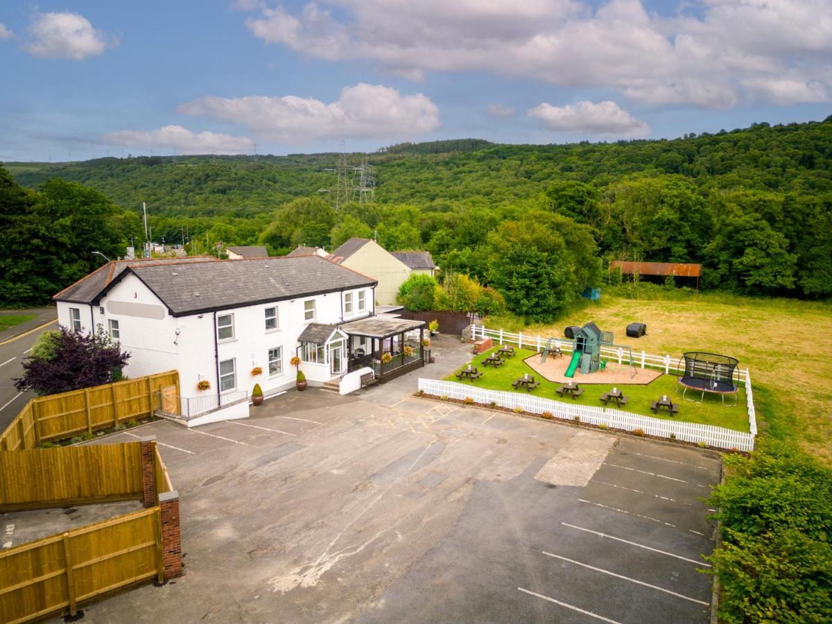 Entire Venue Hire With 8 Bedroom - Your Own Pub Experience Swansea