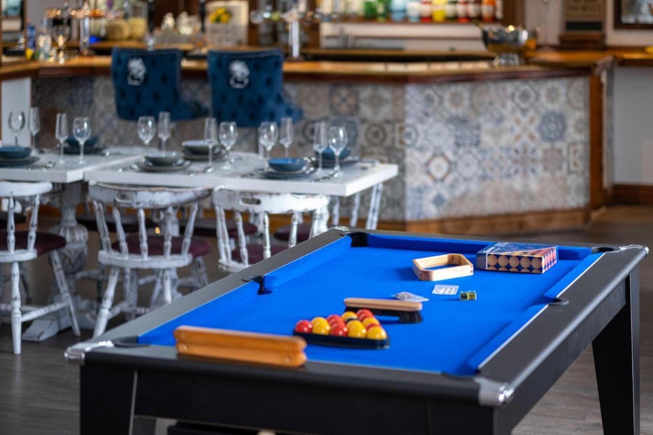 Entire Venue Hire With 8 Bedroom - Your Own Pub Experience * Swansea