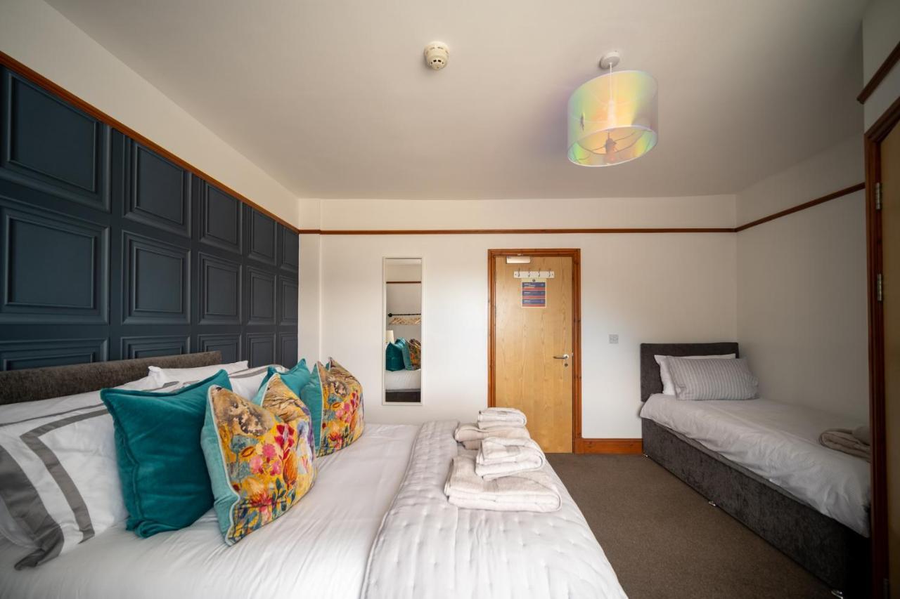 Entire Venue Hire With 8 Bedroom - Your Own Pub Experience Holiday home