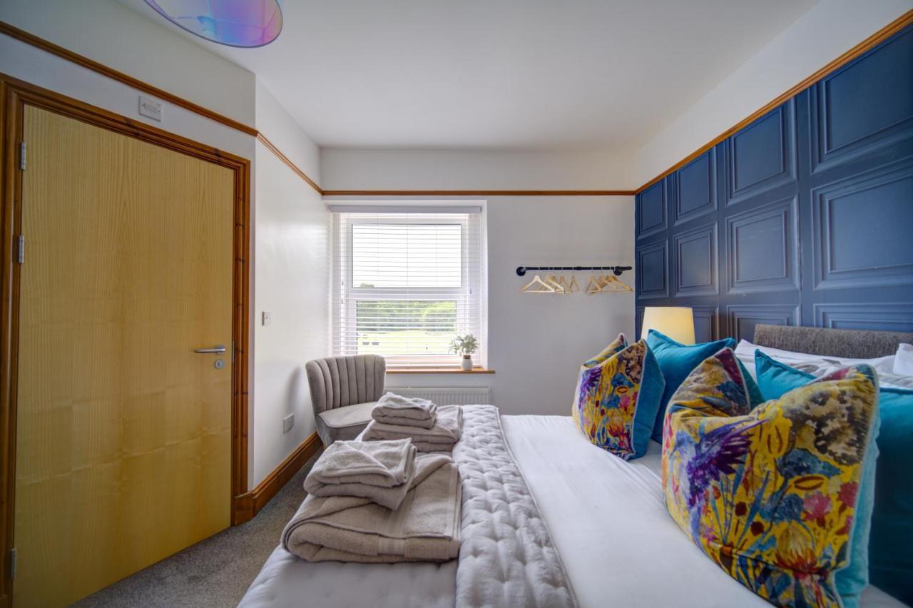Holiday home Entire Venue Hire With 8 Bedroom - Your Own Pub Experience