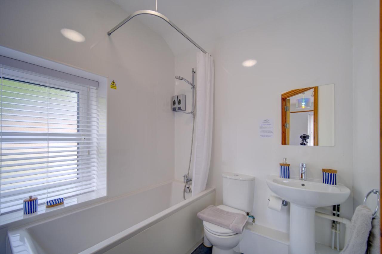Holiday home Entire Venue Hire With 8 Bedroom - Your Own Pub Experience