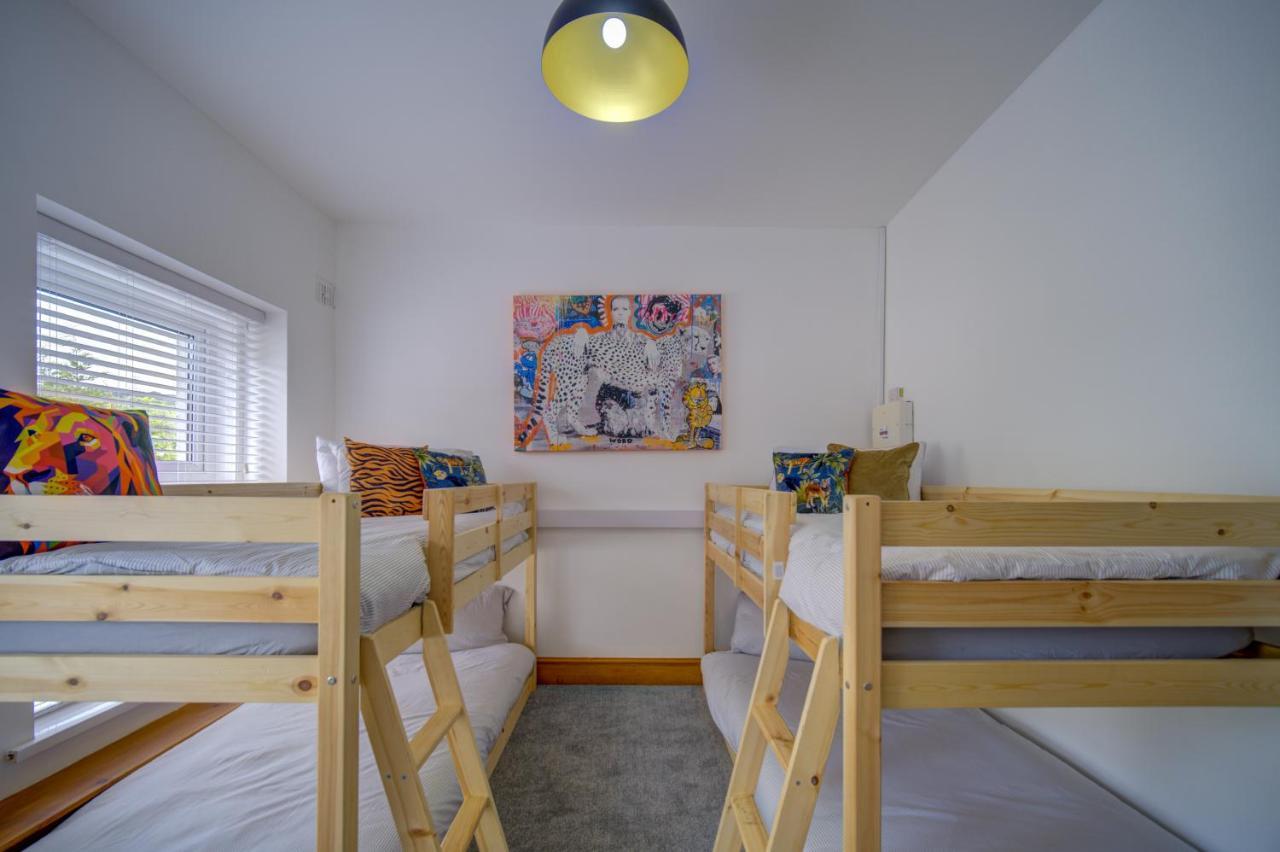 Holiday home Entire Venue Hire With 8 Bedroom - Your Own Pub Experience *
