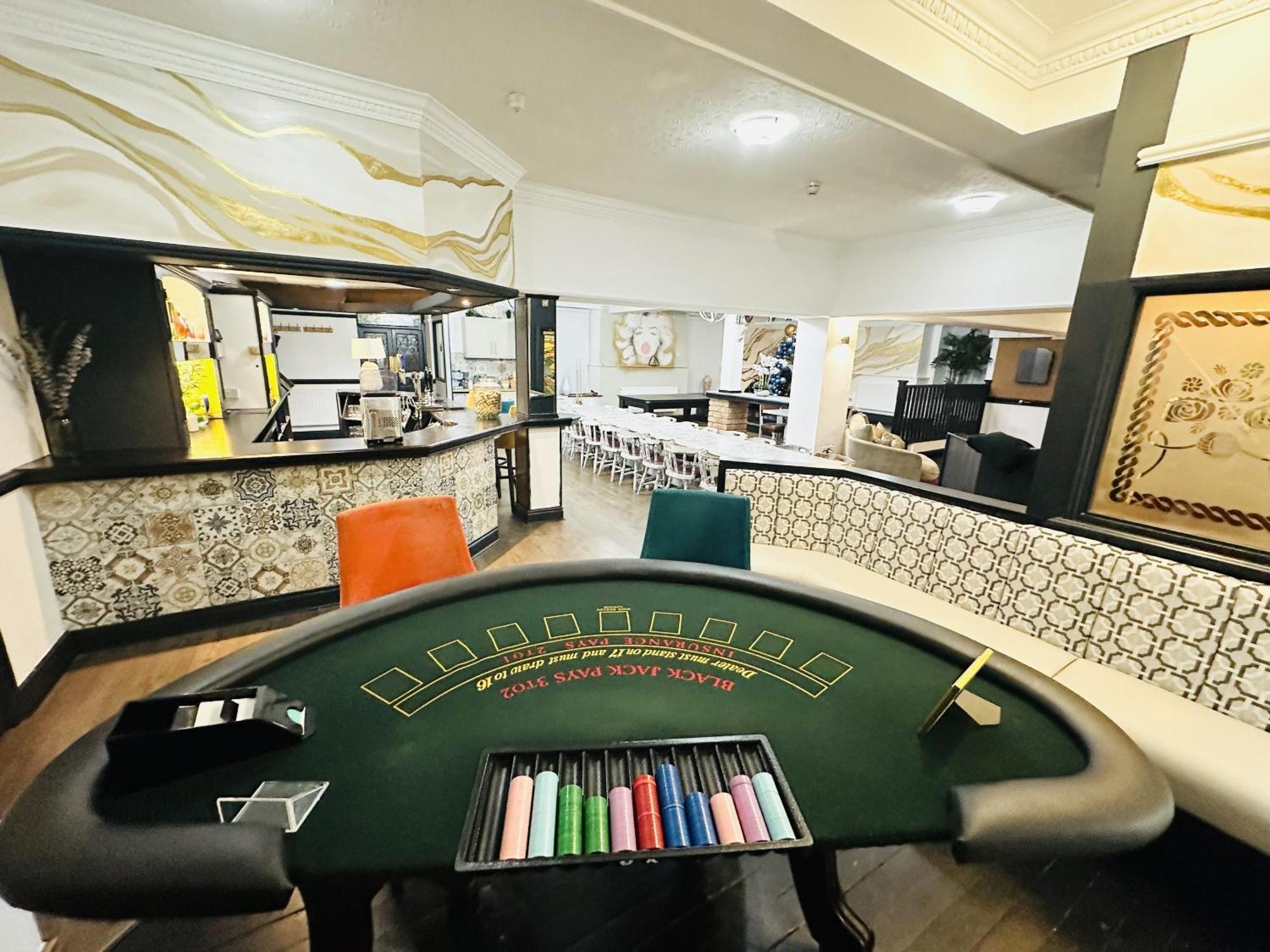 Entire Venue Hire With 8 Bedroom - Your Own Pub Experience *